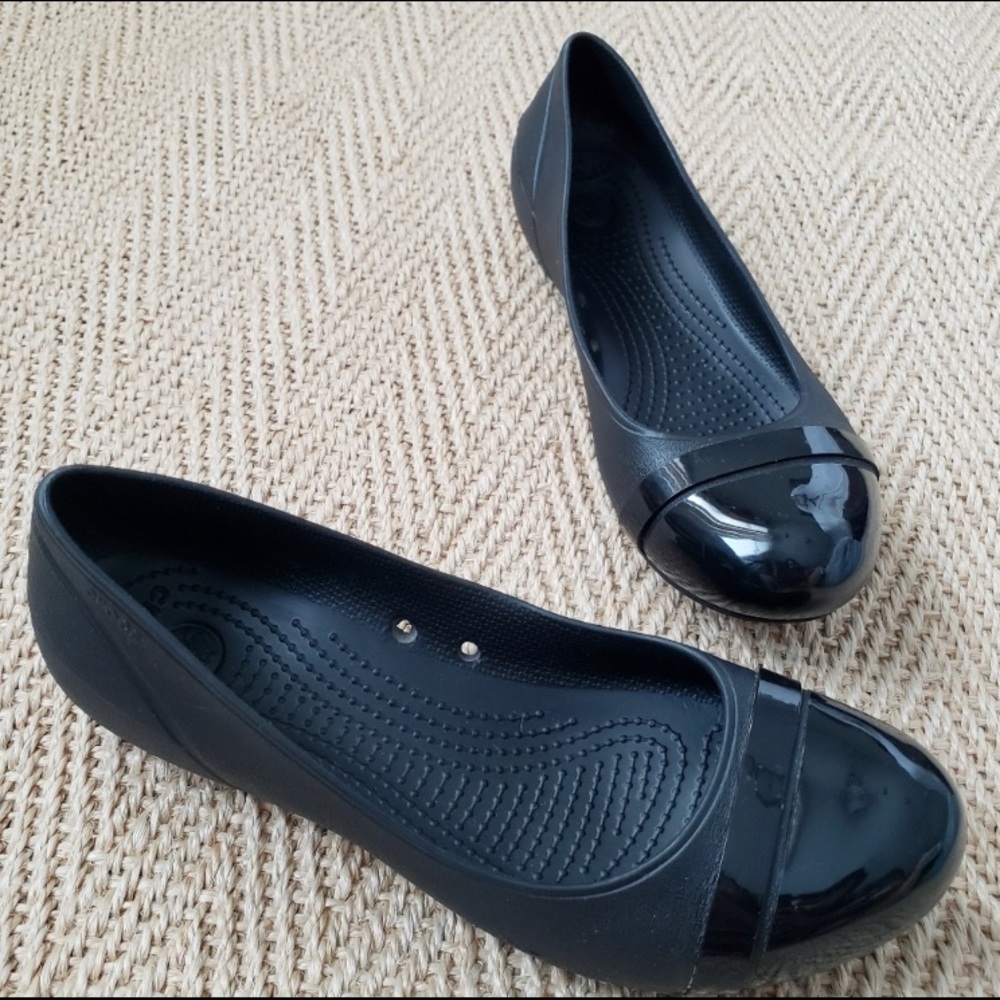 Crocs Black Ballet flat - shiny cap toe size 8